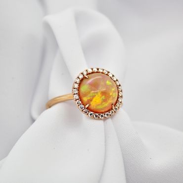 Stunning 18ct Rose Gold Opal and Diamond Gem Ring